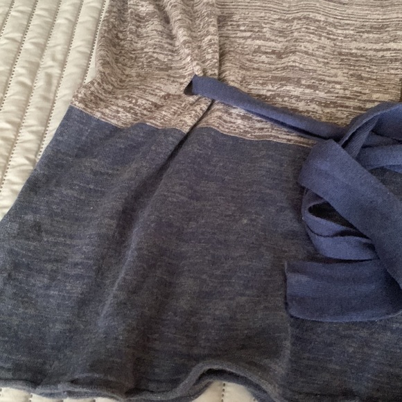 BCBG sweater - Picture 5 of 8